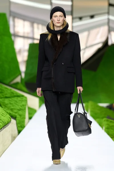 Look 27